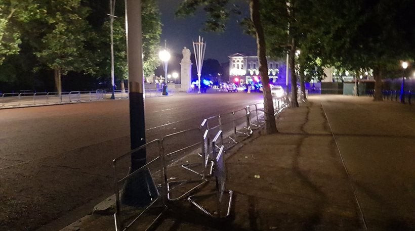 Για τρομοκρατία κατηγορείται ο 26χρονος που επιτέθηκε με σπαθί σε αστυνομικούς στο Μπάκιγχαμ
